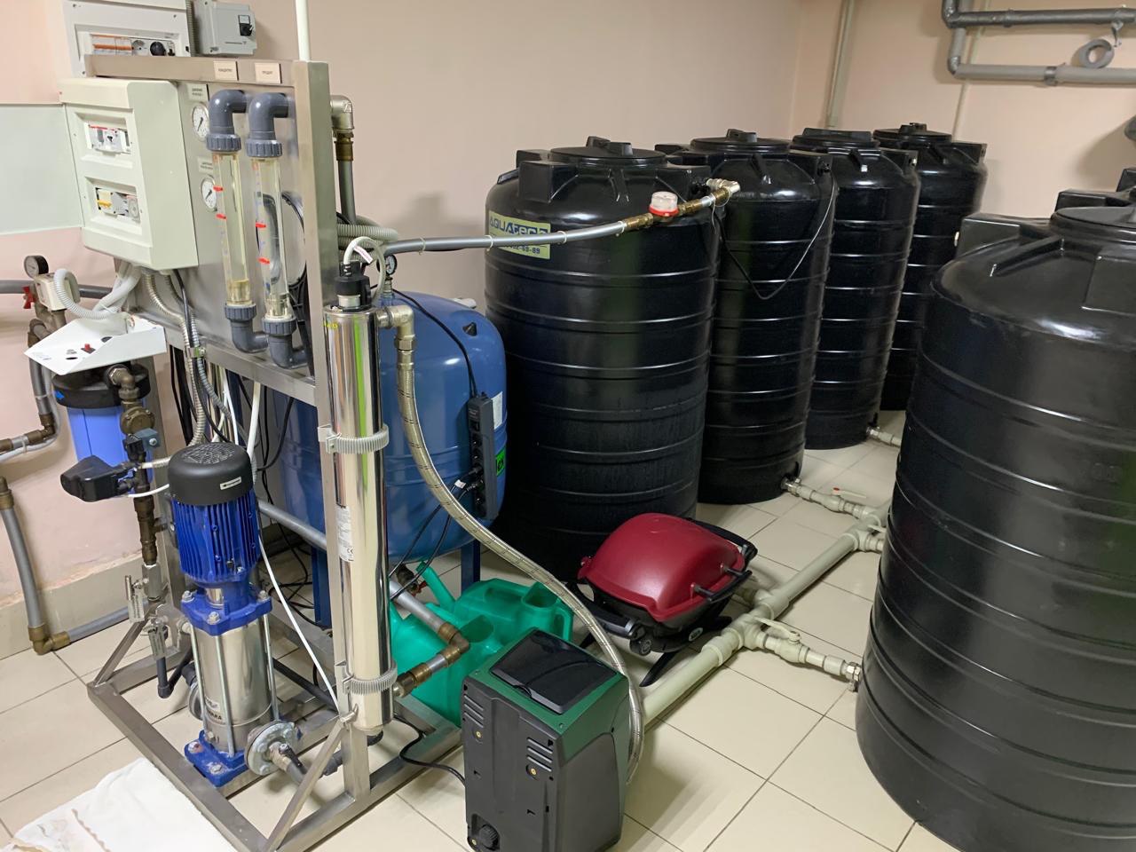 Промышленная установка обратного осмоса с накопительными емкостями